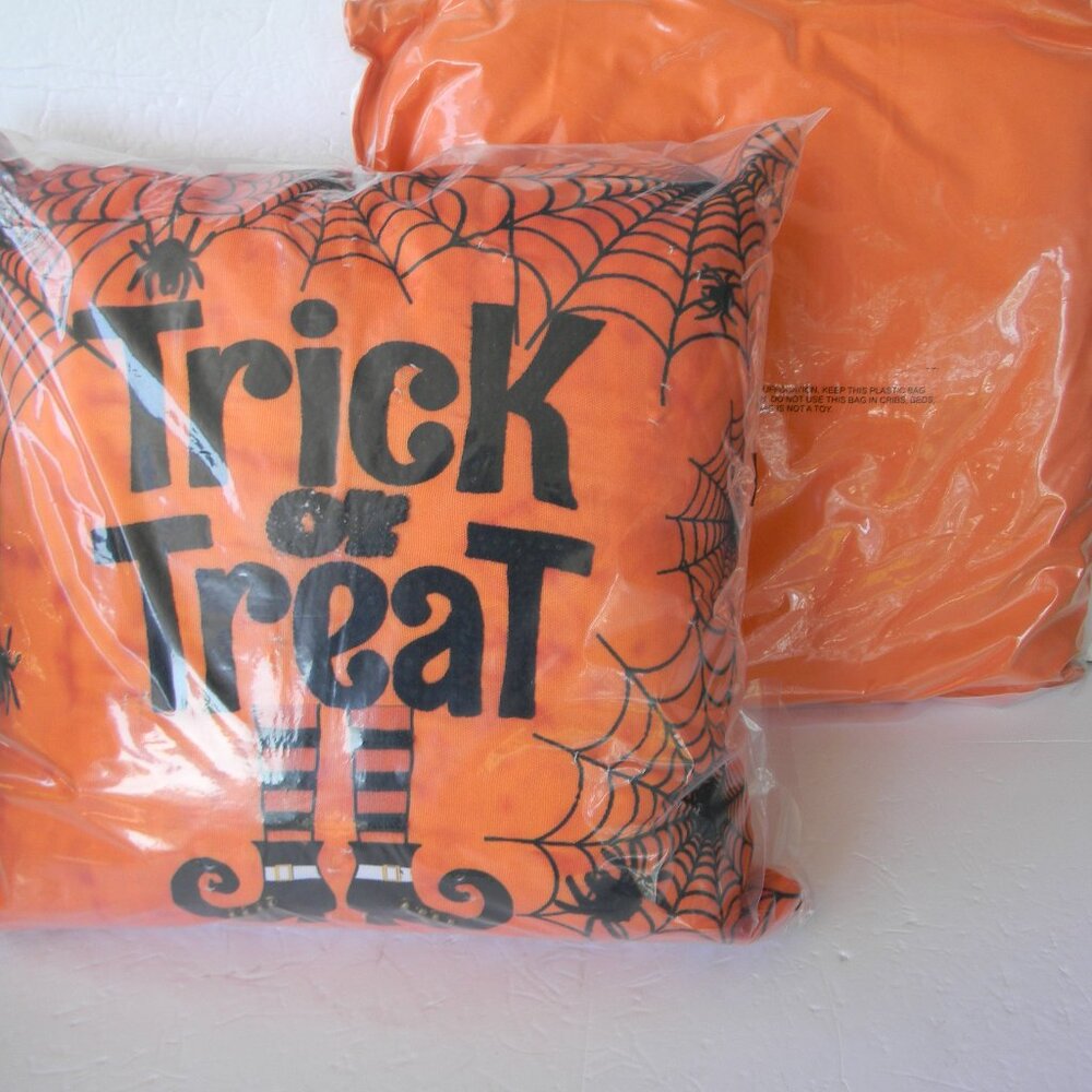 NEW Home Reflections 18" Halloween & Harvest Pillows 1 LED, 1 SOLID ORANGE - Picture 2 of 3